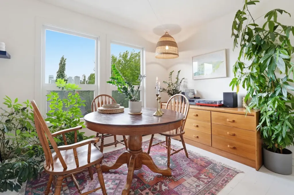 616 24 Avenue SW Calgary AB T2K 0K6