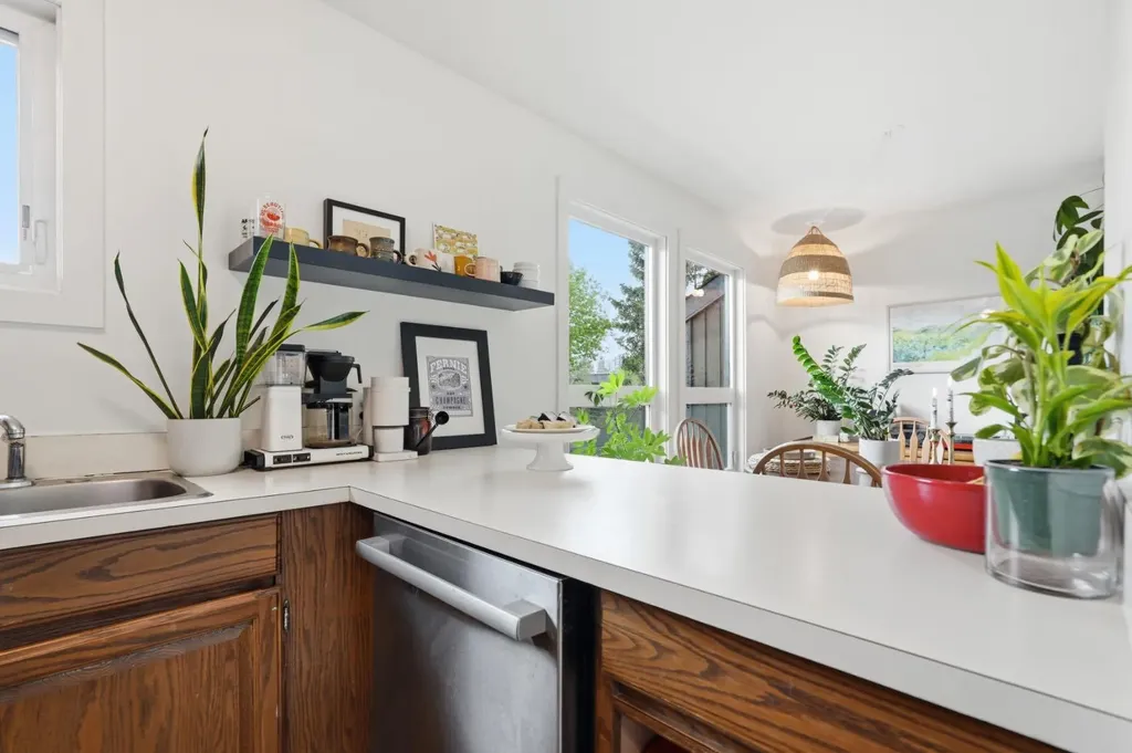 616 24 Avenue SW Calgary AB T2K 0K6