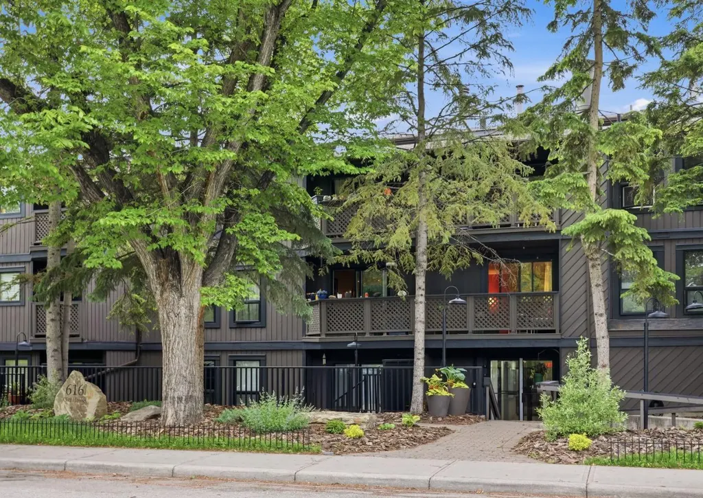 616 24 Avenue SW Calgary AB T2K 0K6