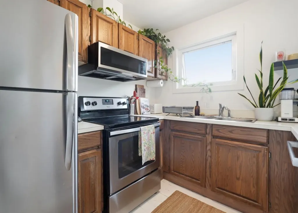 616 24 Avenue SW Calgary AB T2K 0K6