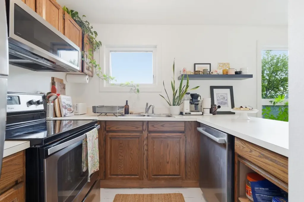 616 24 Avenue SW Calgary AB T2K 0K6