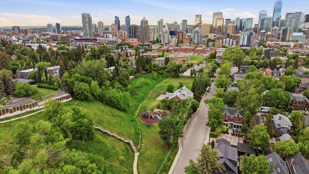 616 24 Avenue SW Calgary AB T2K 0K6