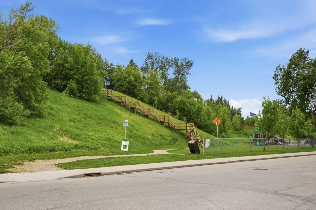 616 24 Avenue SW Calgary AB T2K 0K6