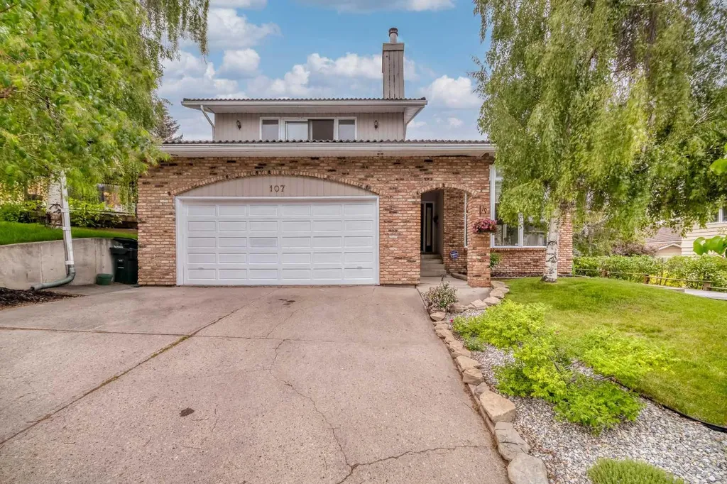107 Edgehill Court NW Calgary AB T3A 2X3