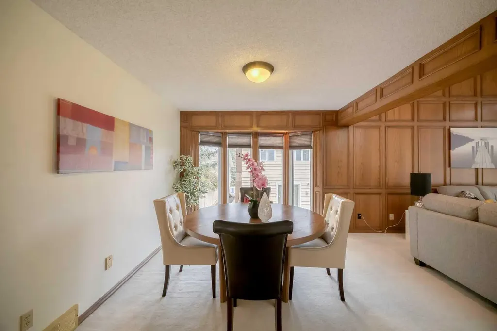 107 Edgehill Court NW Calgary AB T3A 2X3