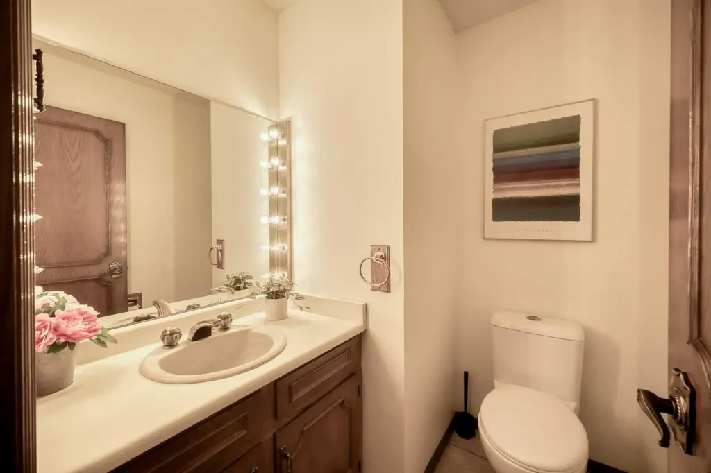 107 Edgehill Court NW Calgary AB T3A 2X3