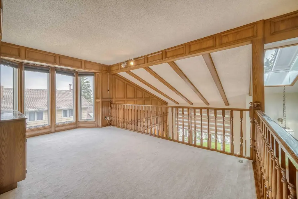 107 Edgehill Court NW Calgary AB T3A 2X3