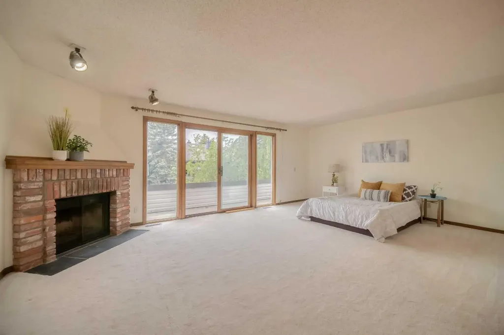 107 Edgehill Court NW Calgary AB T3A 2X3