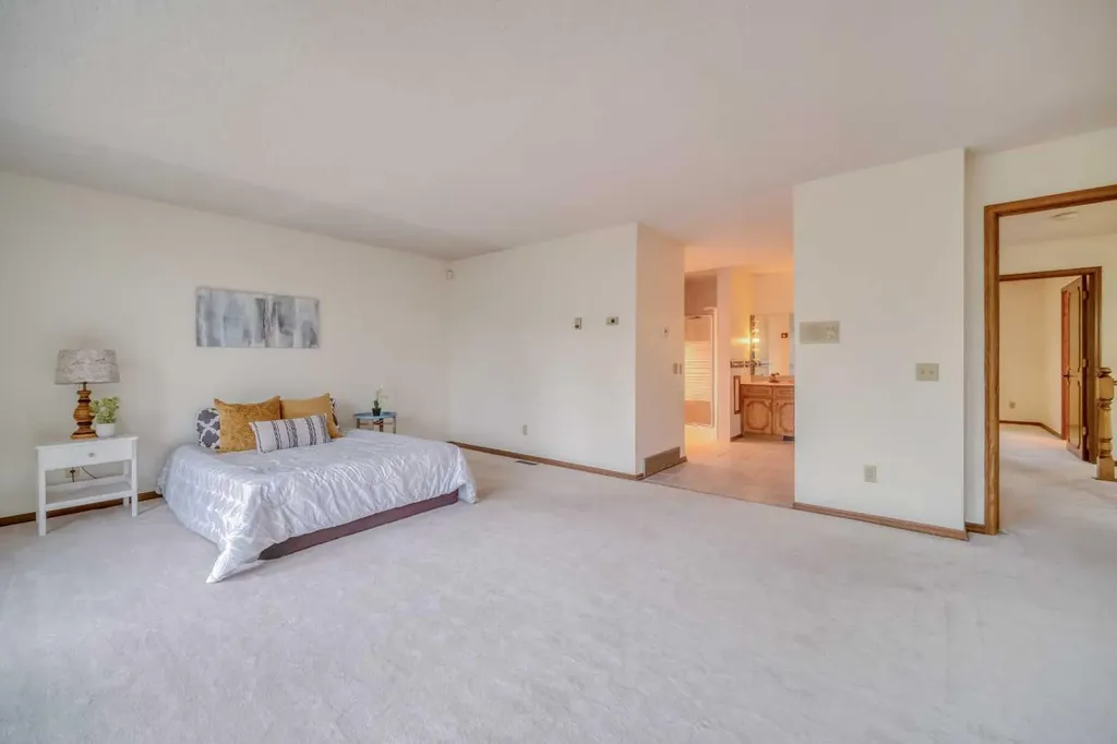 107 Edgehill Court NW Calgary AB T3A 2X3