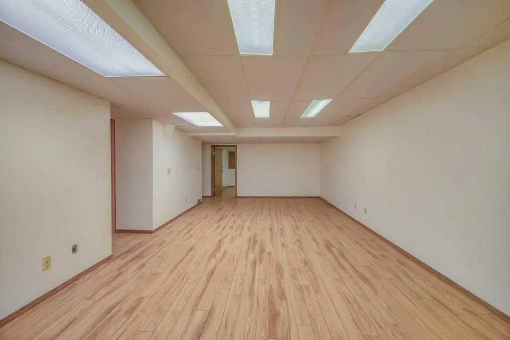107 Edgehill Court NW Calgary AB T3A 2X3