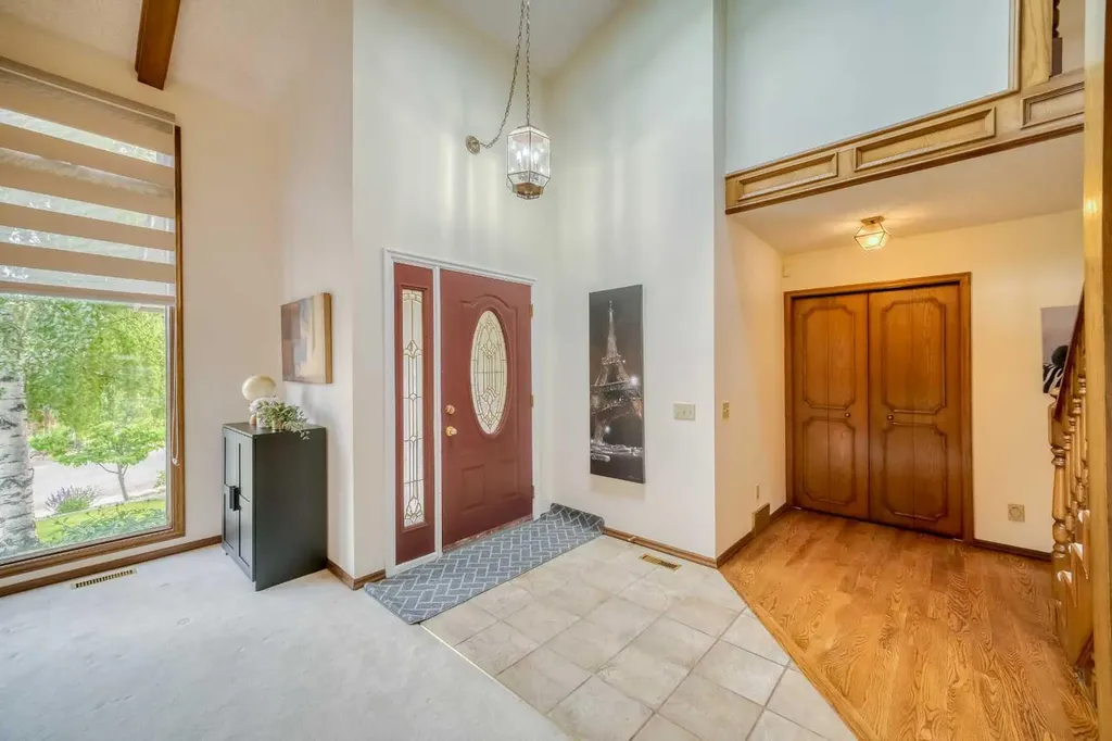 107 Edgehill Court NW Calgary AB T3A 2X3