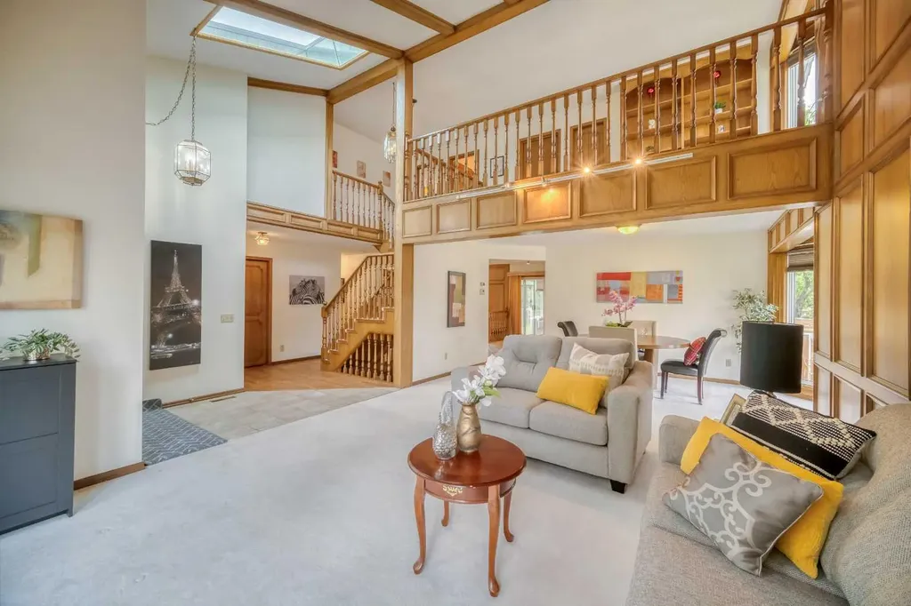 107 Edgehill Court NW Calgary AB T3A 2X3