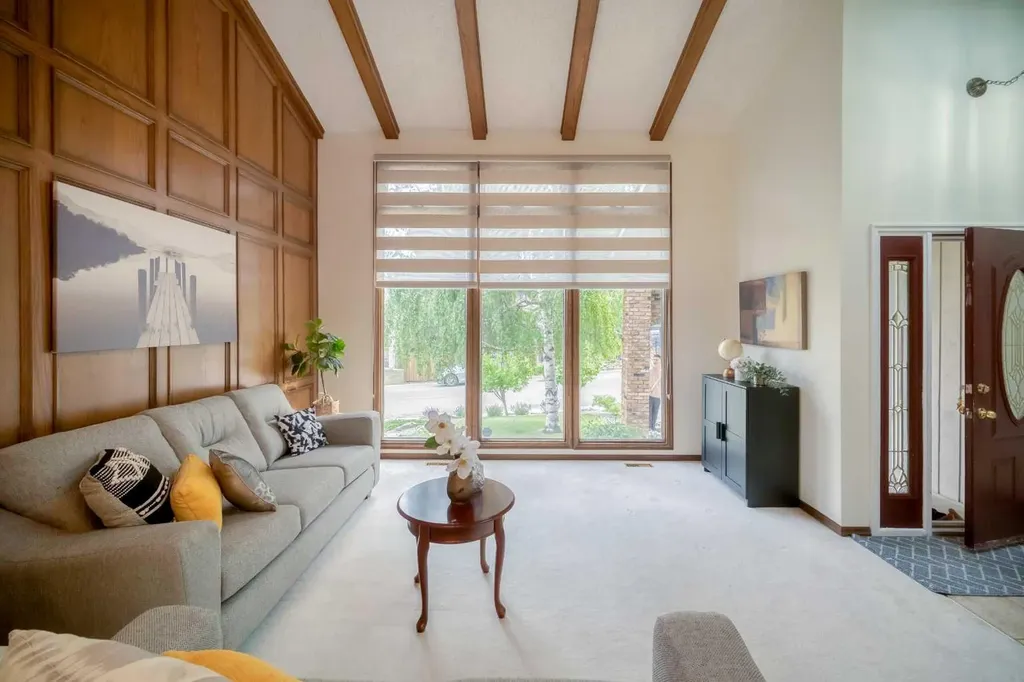 107 Edgehill Court NW Calgary AB T3A 2X3