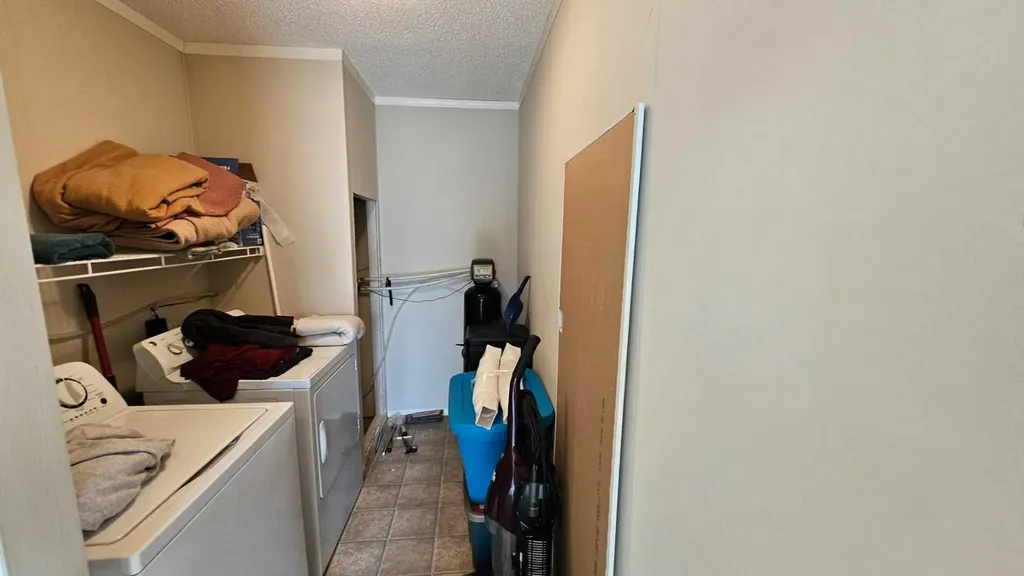 5016 49 Street Lougheed AB T0B2V0