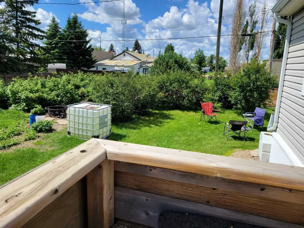 5016 49 Street Lougheed AB T0B2V0