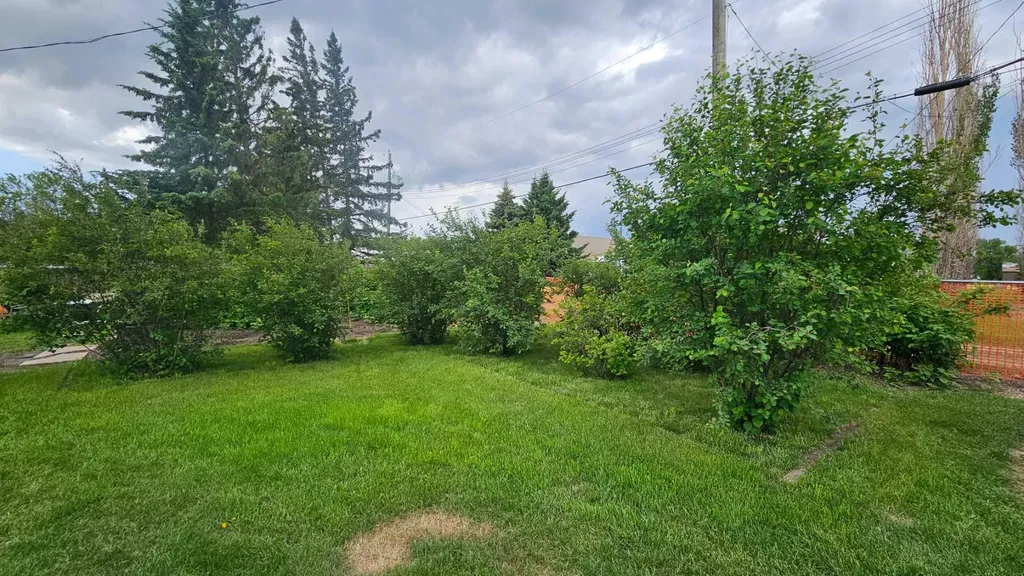 5016 49 Street Lougheed AB T0B2V0