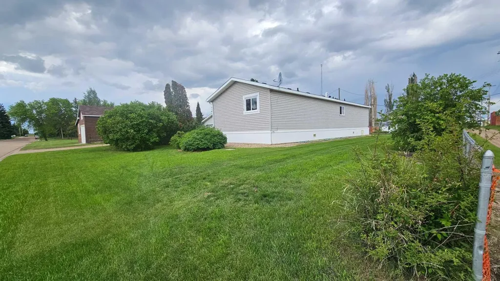 5016 49 Street Lougheed AB T0B2V0