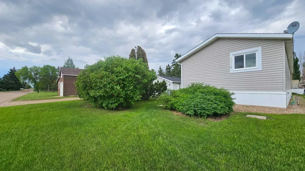 5016 49 Street Lougheed AB T0B2V0
