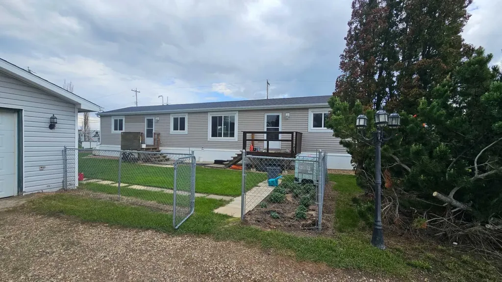 5016 49 Street Lougheed AB T0B2V0
