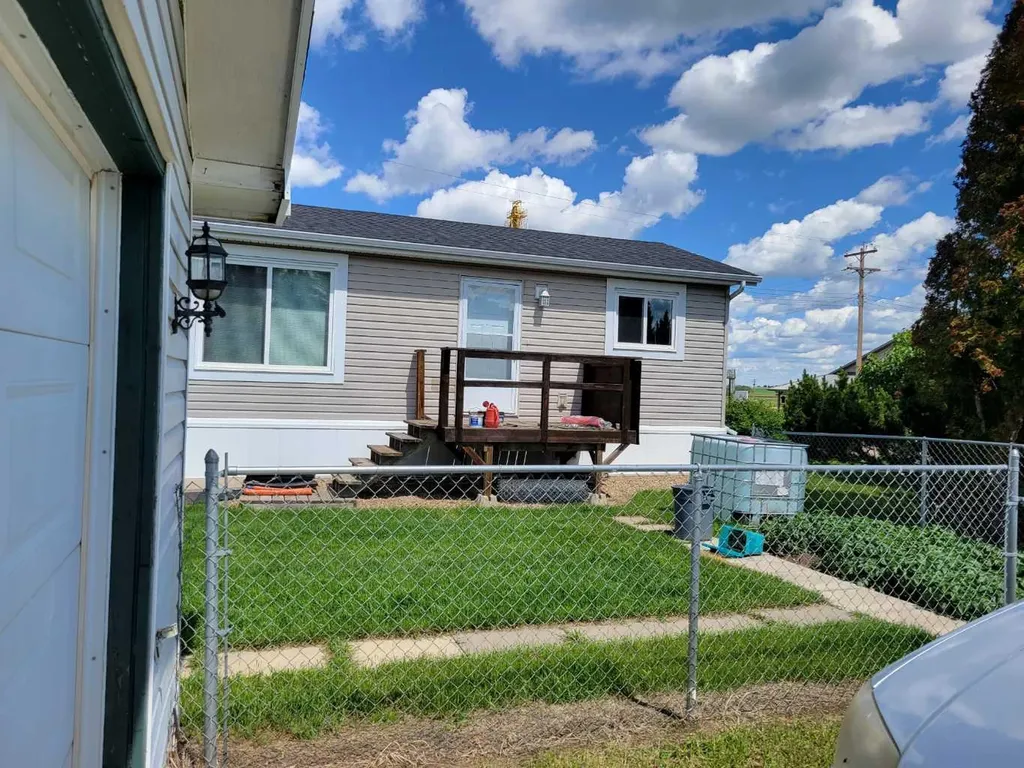 5016 49 Street Lougheed AB T0B2V0