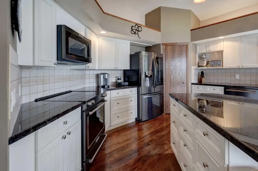 321 Gleneagles View Cochrane AB T4C 1P4
