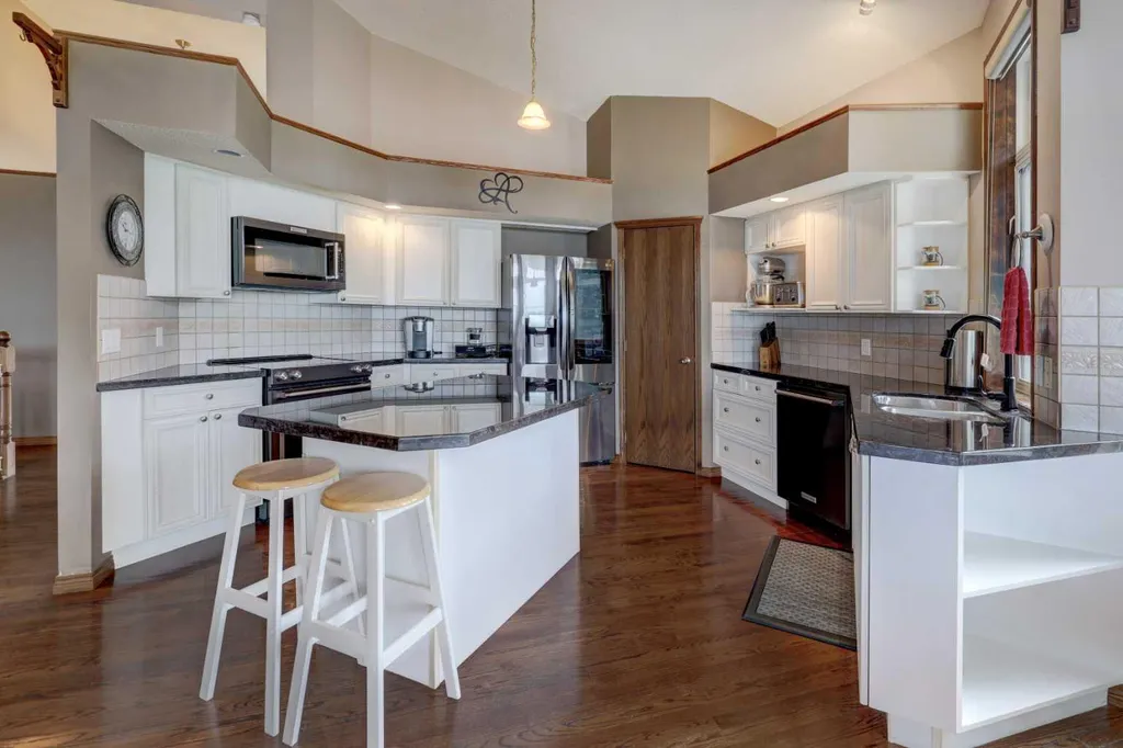321 Gleneagles View Cochrane AB T4C 1P4