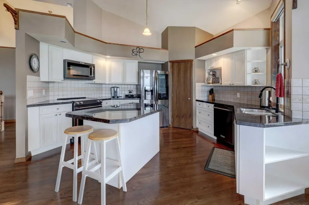 321 Gleneagles View Cochrane AB T4C 1P4