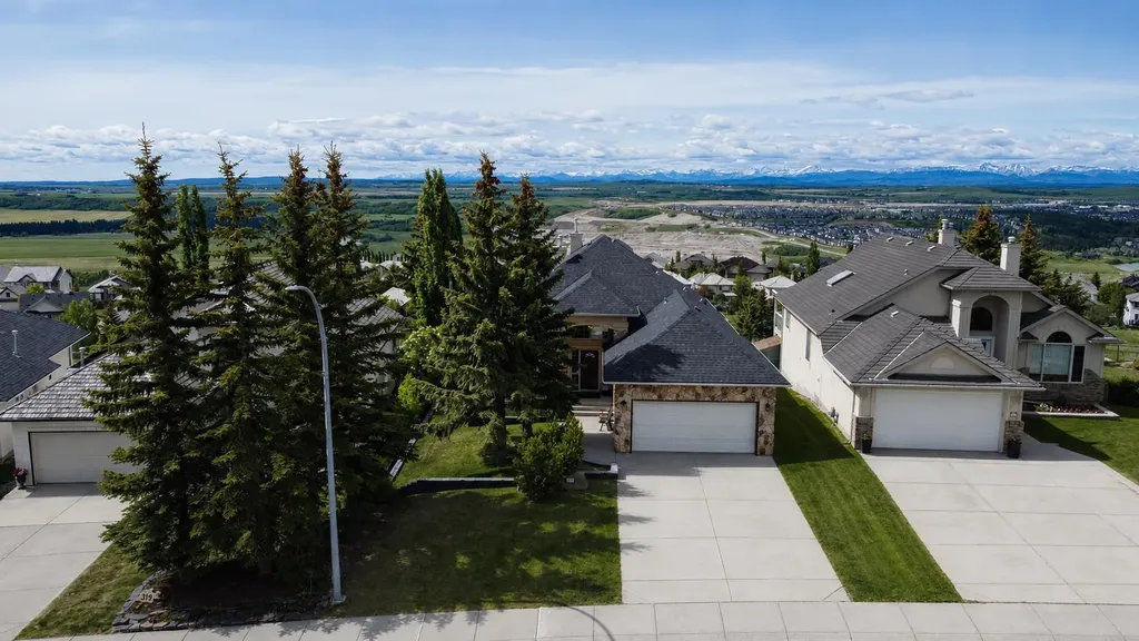 321 Gleneagles View Cochrane AB T4C 1P4