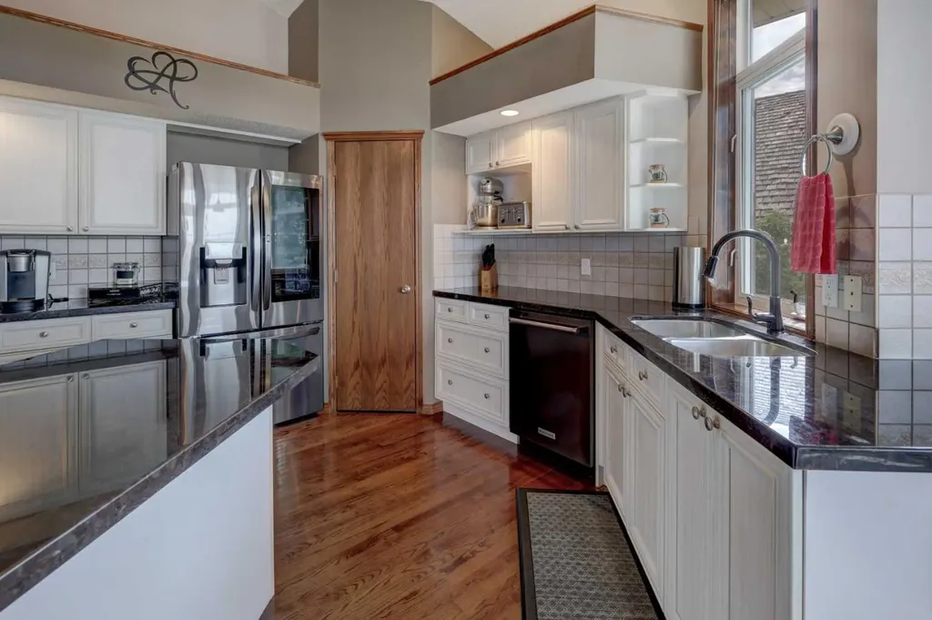321 Gleneagles View Cochrane AB T4C 1P4