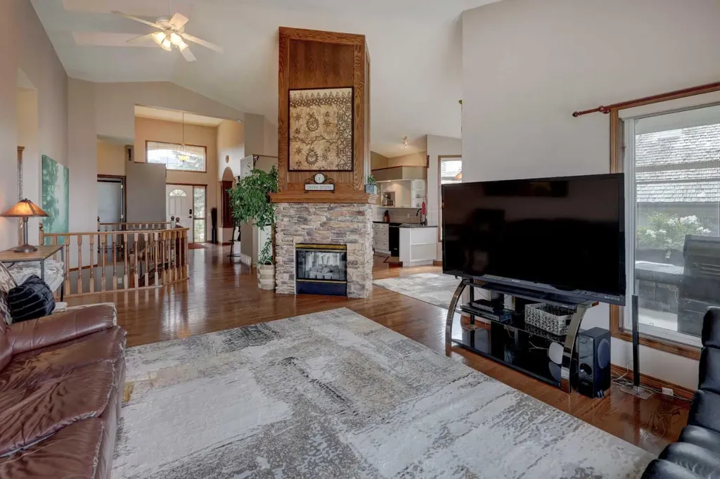 321 Gleneagles View Cochrane AB T4C 1P4
