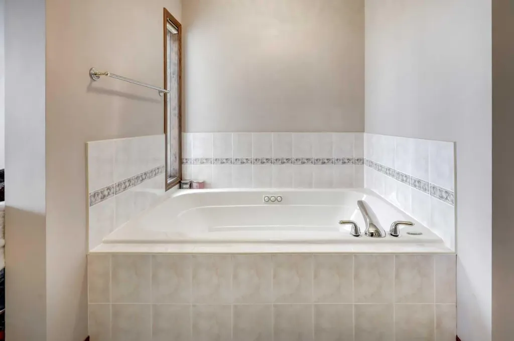 321 Gleneagles View Cochrane AB T4C 1P4