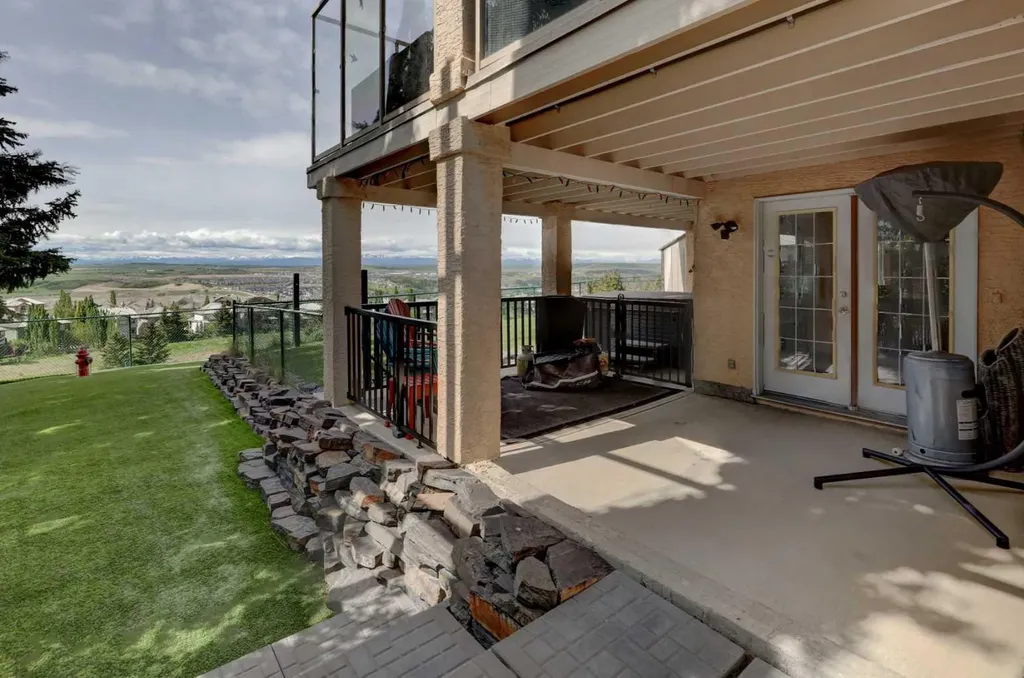 321 Gleneagles View Cochrane AB T4C 1P4