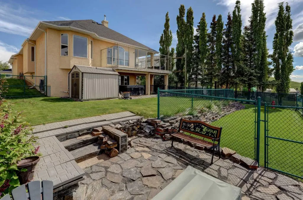 321 Gleneagles View Cochrane AB T4C 1P4