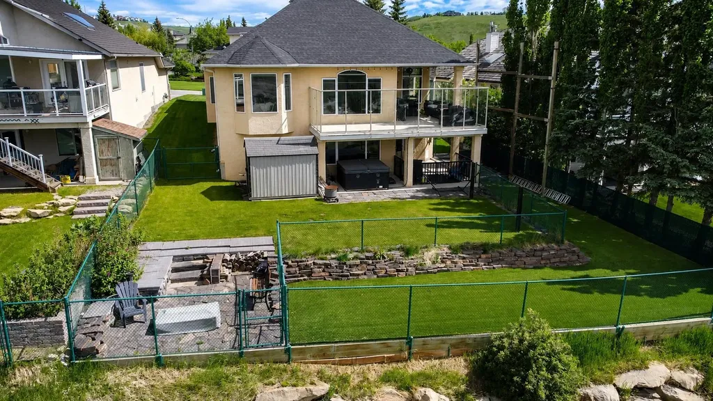 321 Gleneagles View Cochrane AB T4C 1P4