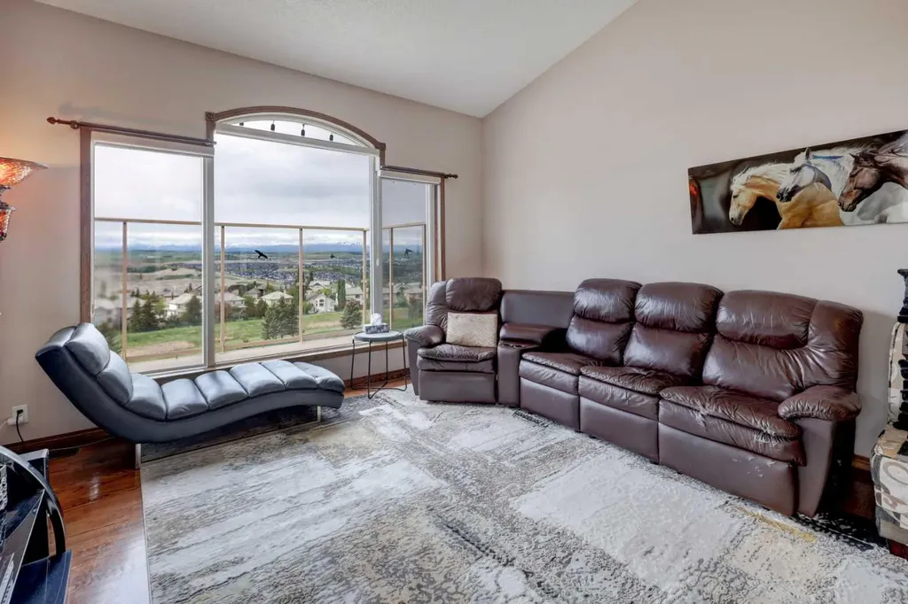 321 Gleneagles View Cochrane AB T4C 1P4