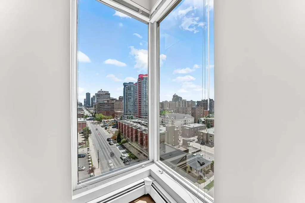 1053 10 Street SW Calgary AB T2R 1S6