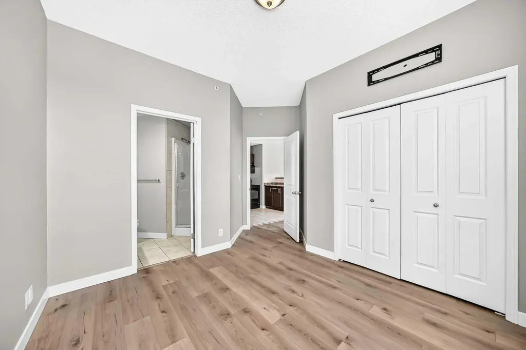 1053 10 Street SW Calgary AB T2R 1S6