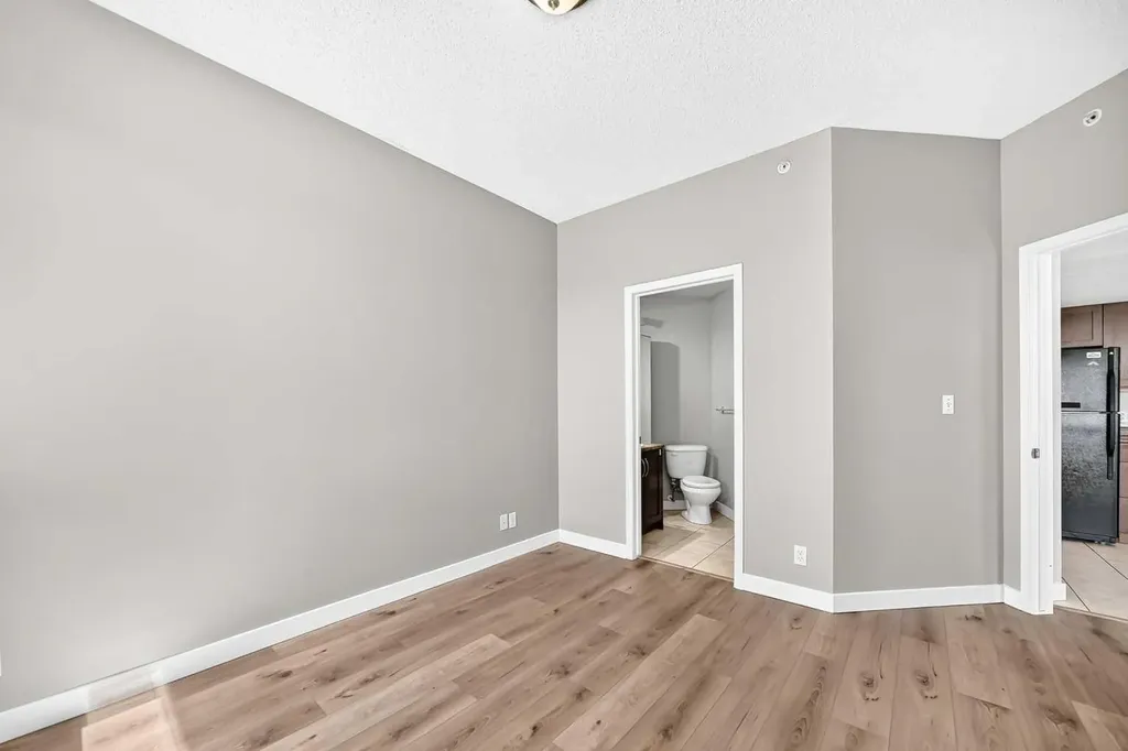 1053 10 Street SW Calgary AB T2R 1S6