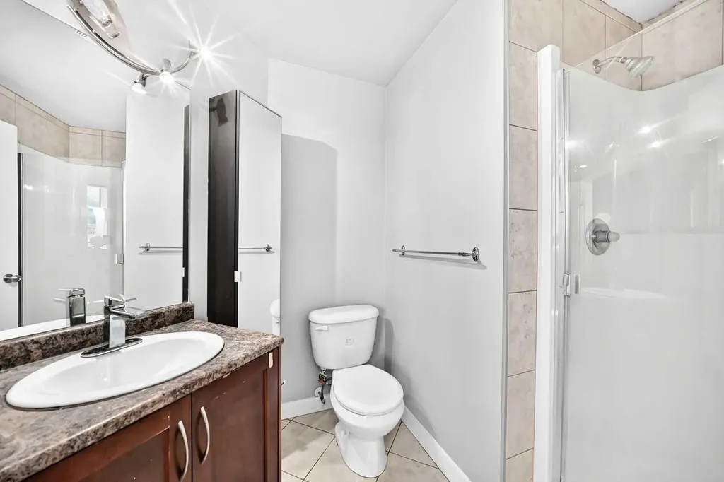 1053 10 Street SW Calgary AB T2R 1S6