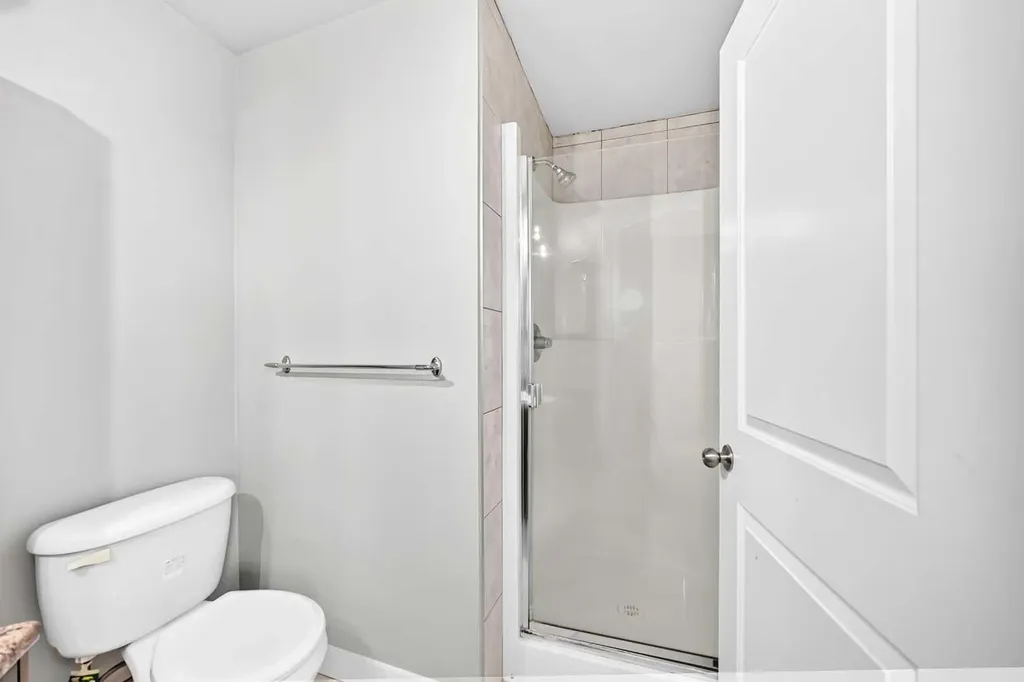 1053 10 Street SW Calgary AB T2R 1S6