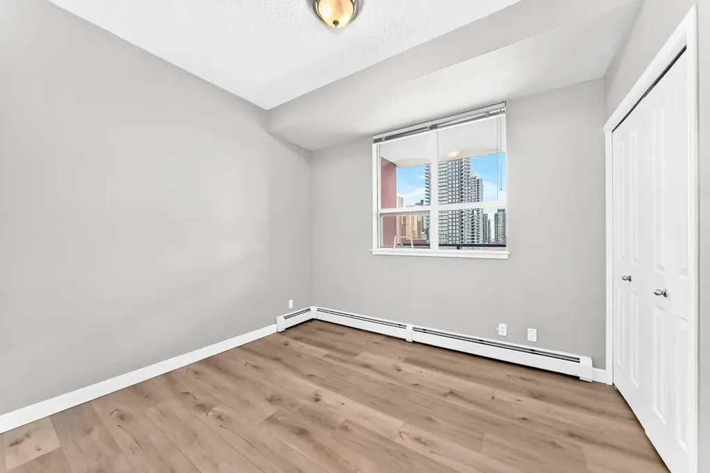 1053 10 Street SW Calgary AB T2R 1S6