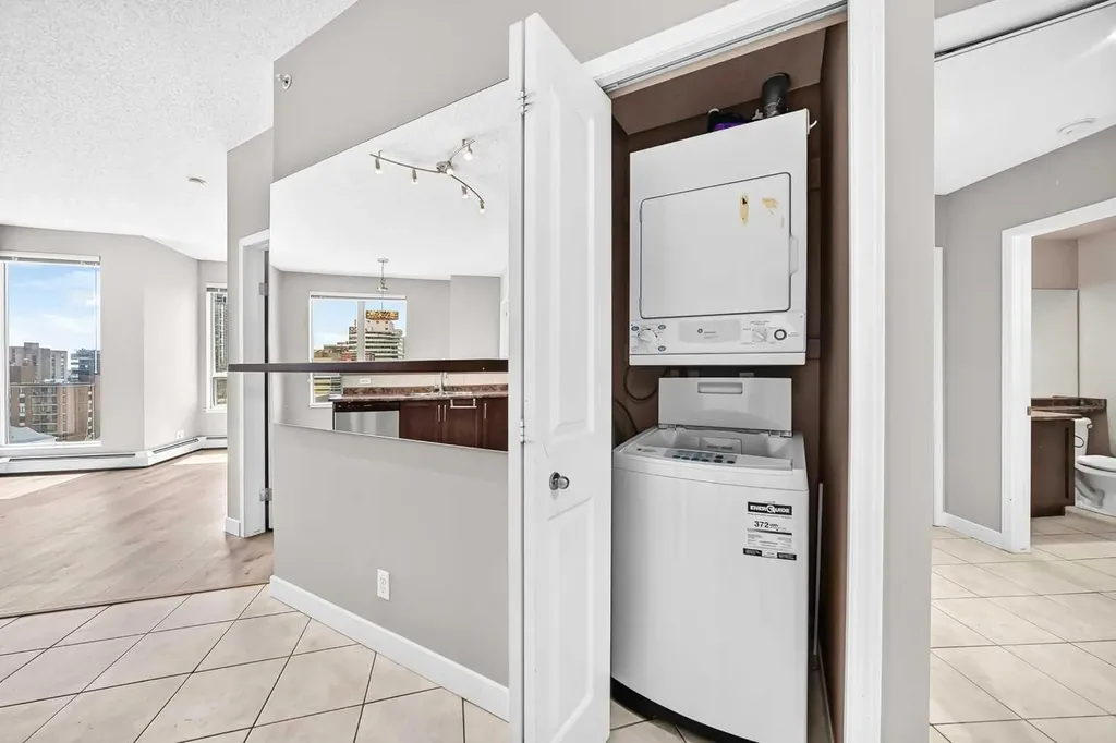 1053 10 Street SW Calgary AB T2R 1S6