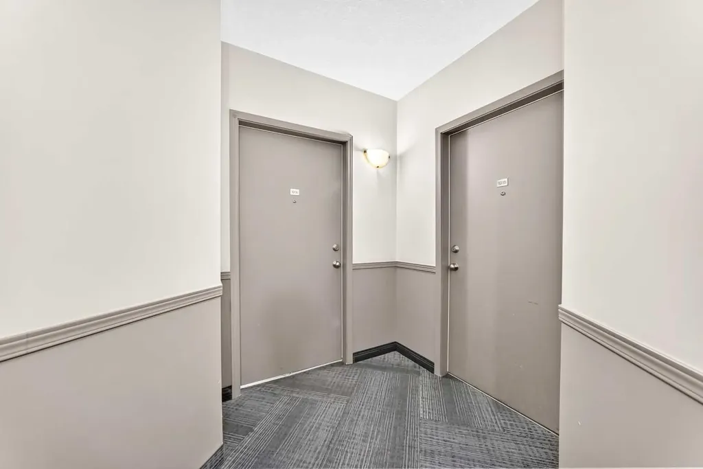 1053 10 Street SW Calgary AB T2R 1S6