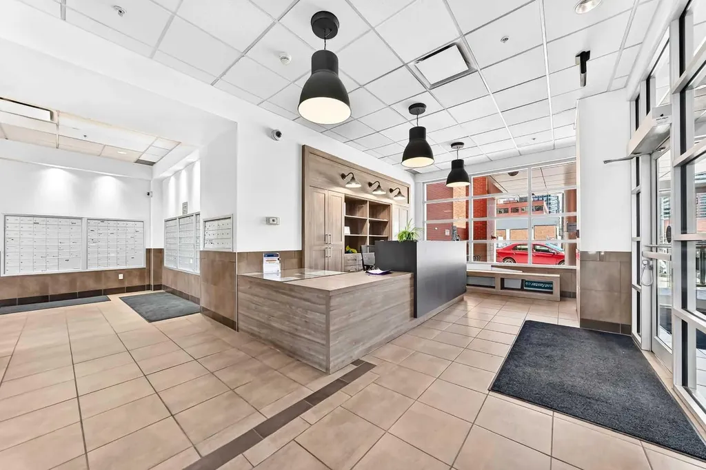 1053 10 Street SW Calgary AB T2R 1S6