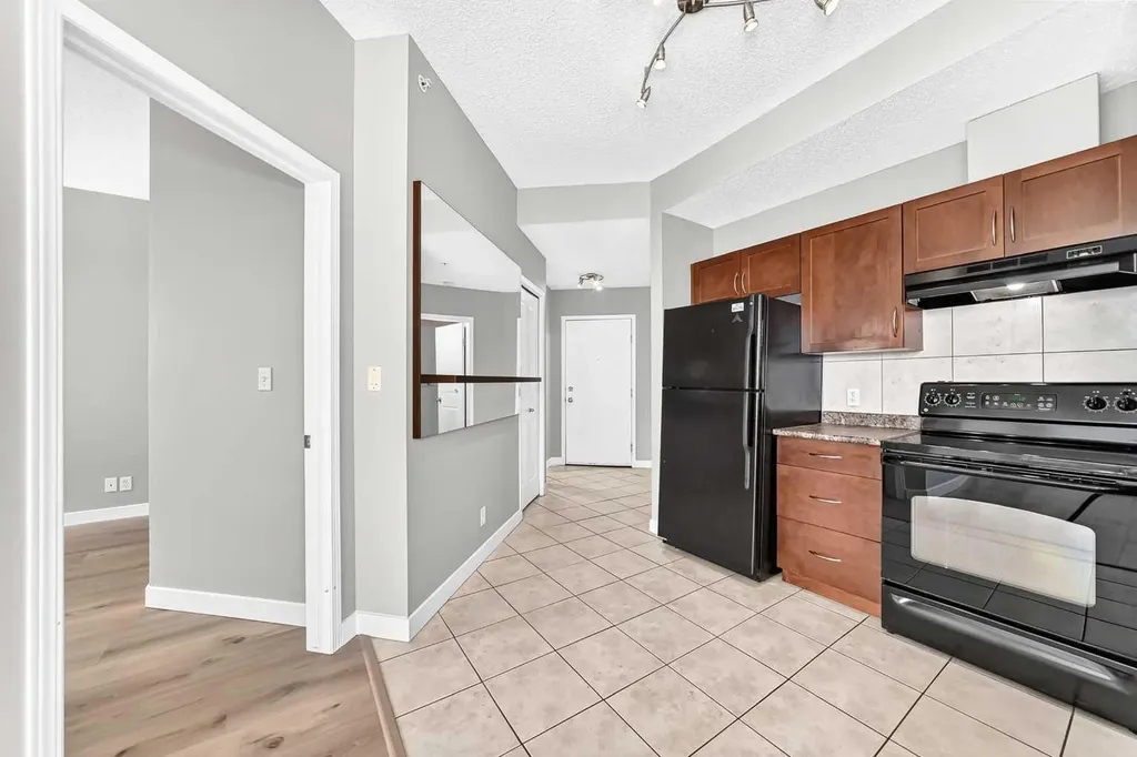 1053 10 Street SW Calgary AB T2R 1S6