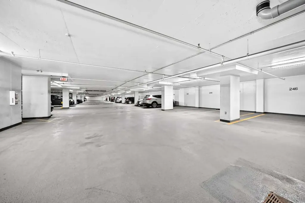 1053 10 Street SW Calgary AB T2R 1S6