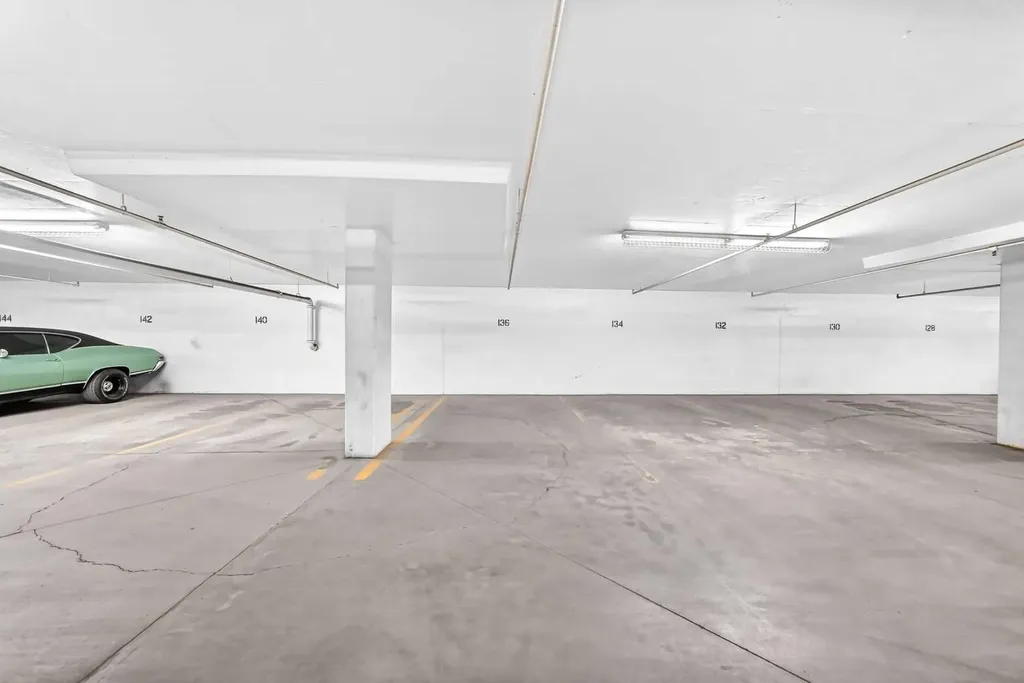 1053 10 Street SW Calgary AB T2R 1S6
