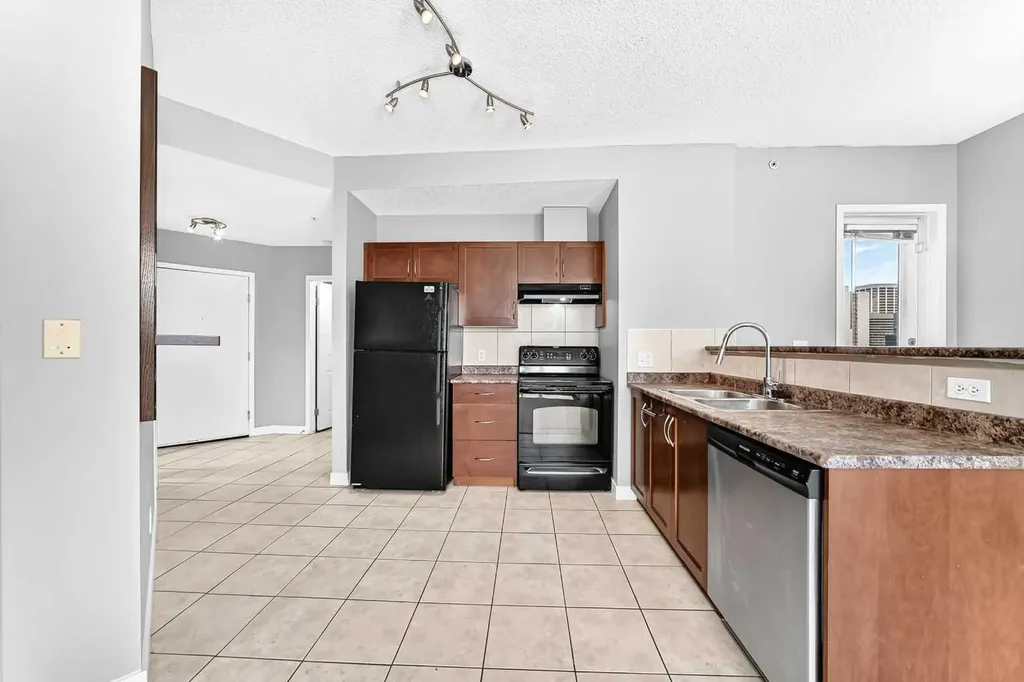 1053 10 Street SW Calgary AB T2R 1S6