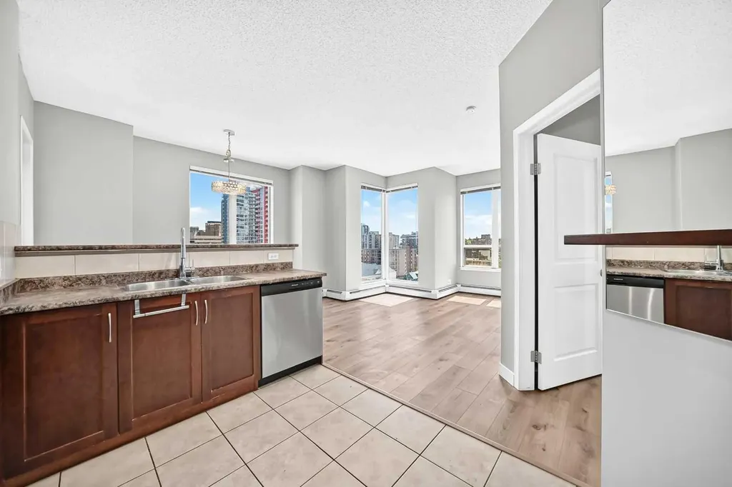 1053 10 Street SW Calgary AB T2R 1S6
