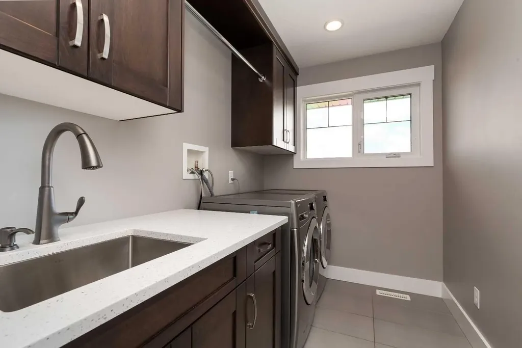 788 Canyonview Close W Lethbridge AB T1K5R9